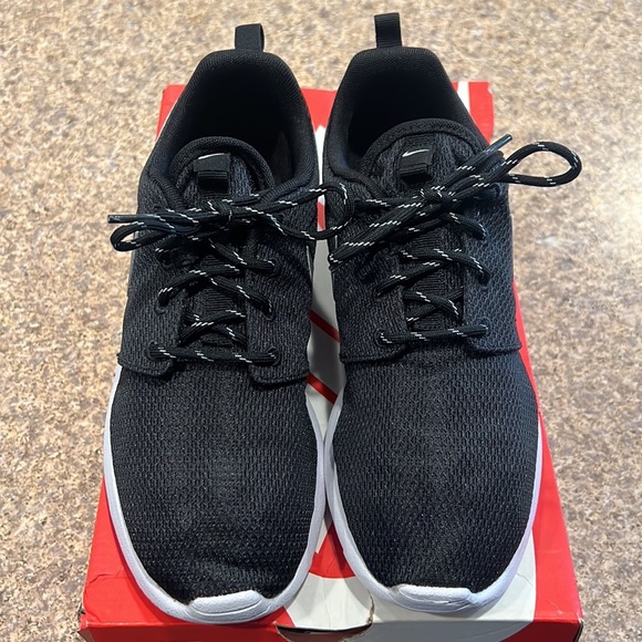 Women’s Nike Rosherun - Picture 3 of 7